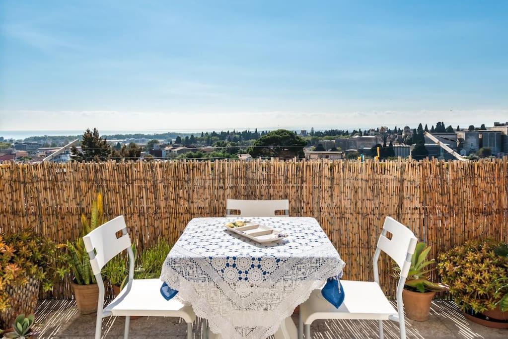 Top Floor Apartment Near Historic Fortino Catania Esterno foto