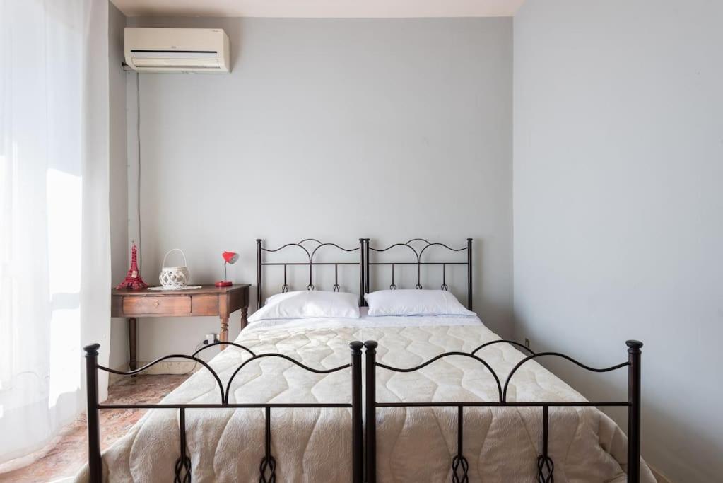 Top Floor Apartment Near Historic Fortino Catania Esterno foto